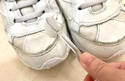白い通学靴の選び方は?汚れにくくシミが出にくい素材とは?快適さも重視!