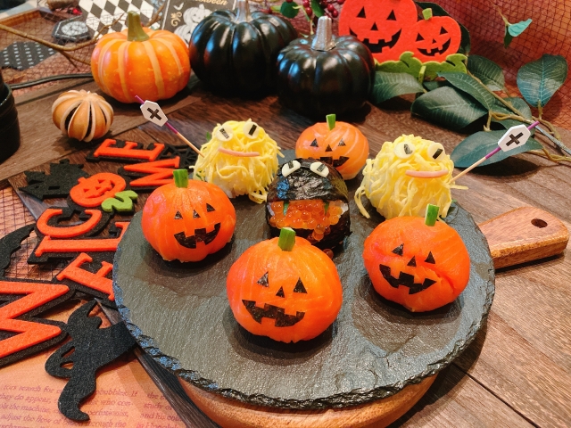 50代夫婦のためのハロウィンの楽しみ方、料理、飾り付け、映画、音楽、仮装