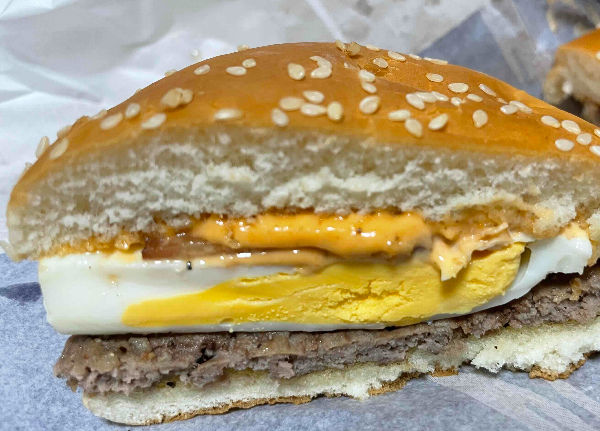 マクドナルド月見バーガー2025 8年ぶりのリニューアル 食べた感想
